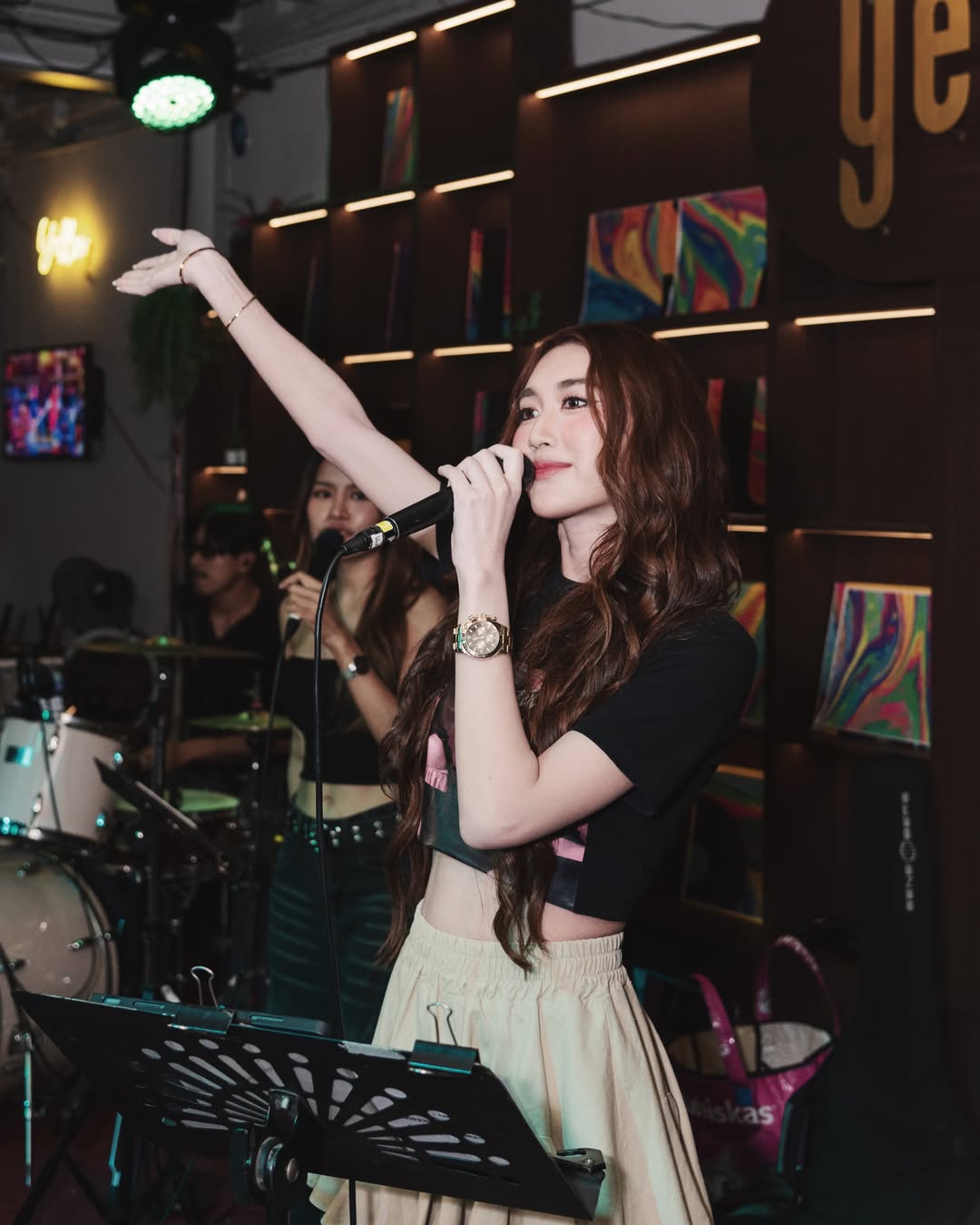 เบส - รักษ์วนีย์ คำสิงห์