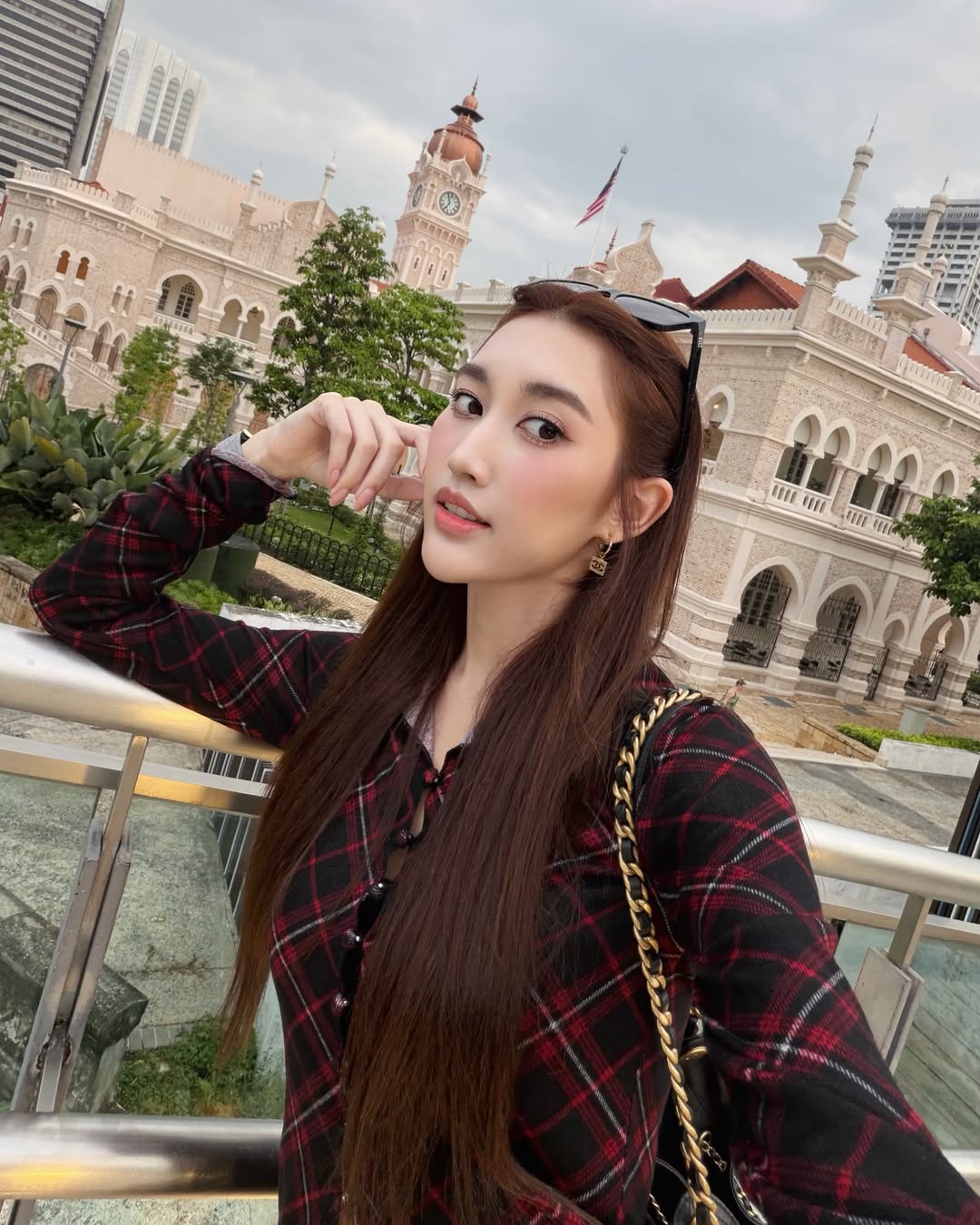 เบส - รักษ์วนีย์ คำสิงห์