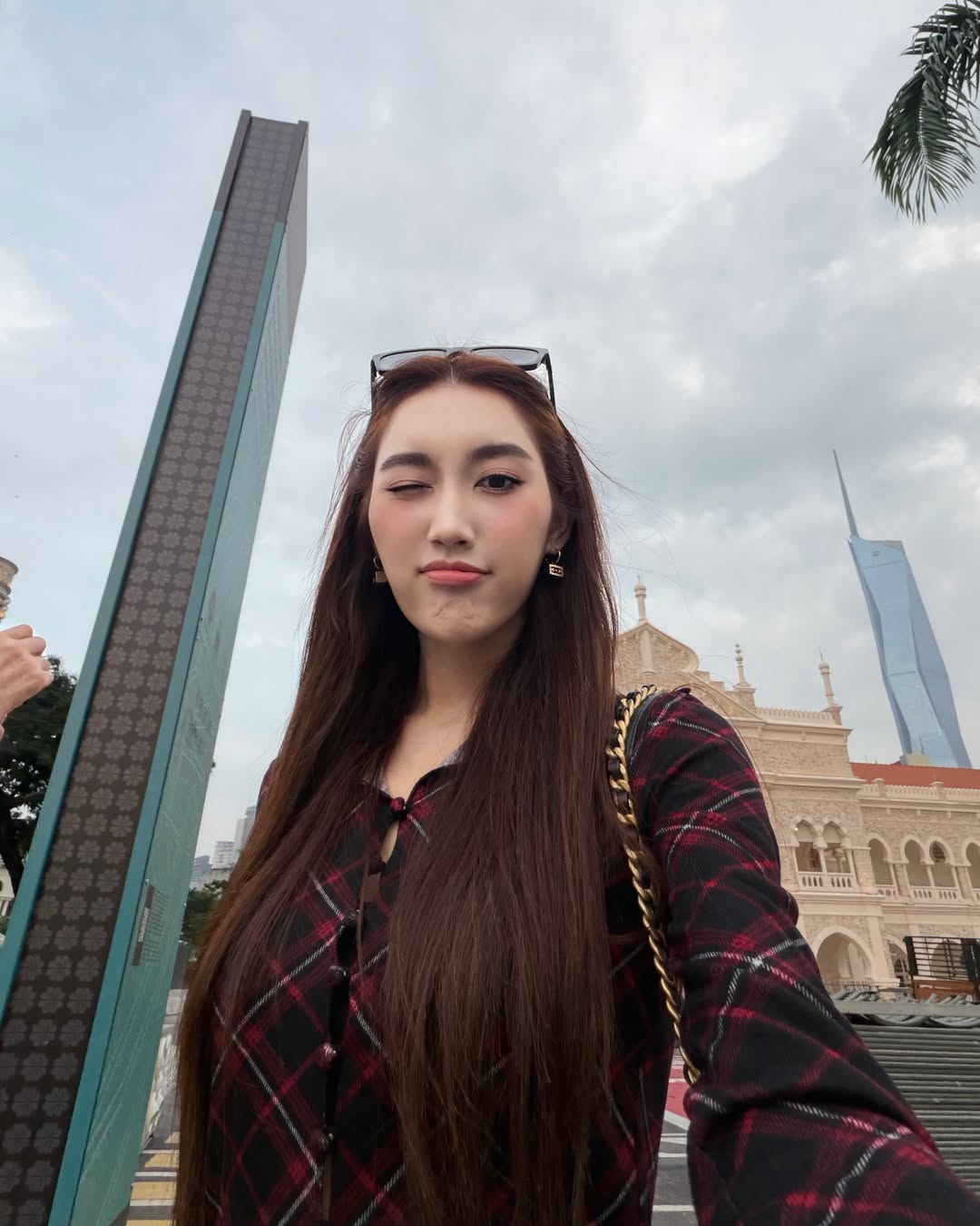 เบส - รักษ์วนีย์ คำสิงห์