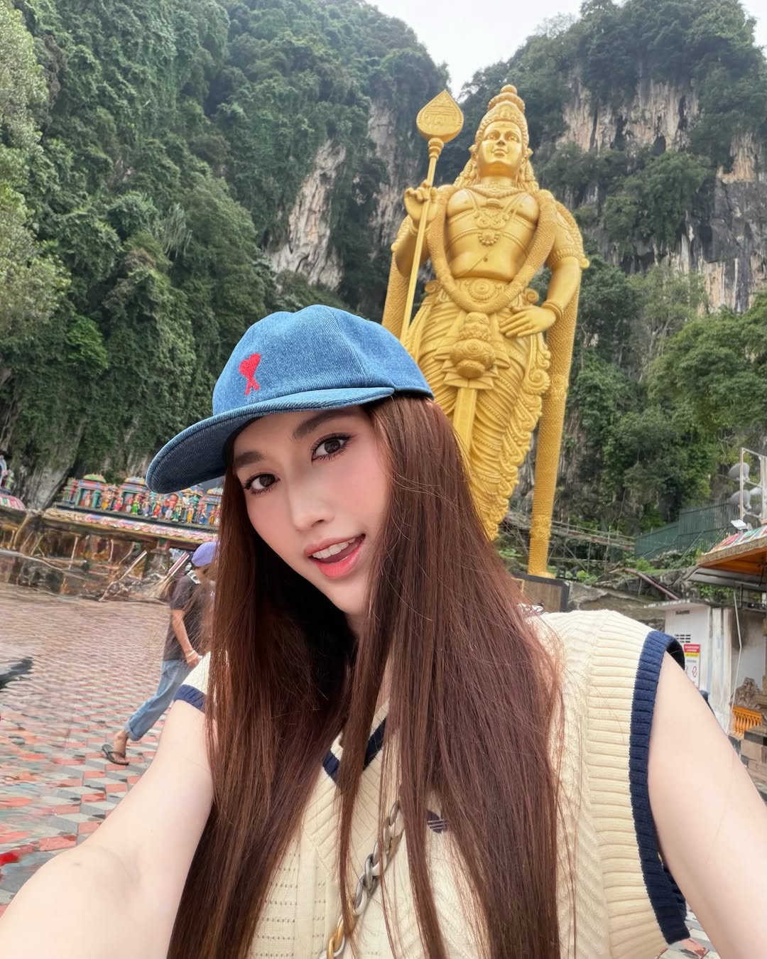 เบส - รักษ์วนีย์ คำสิงห์