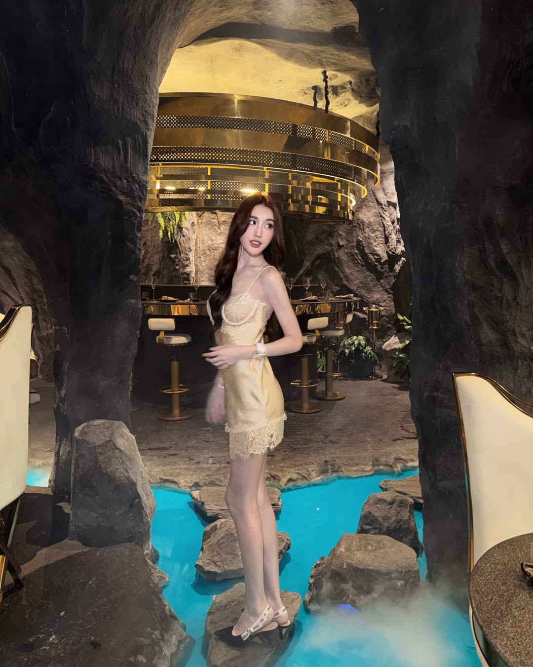 เบส - รักษ์วนีย์ คำสิงห์