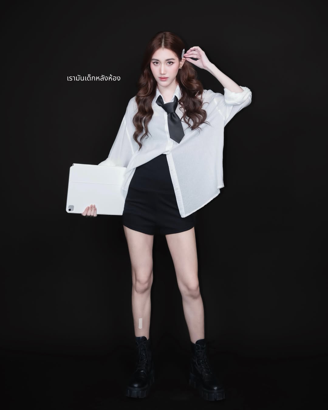 เบส - รักษ์วนีย์ คำสิงห์