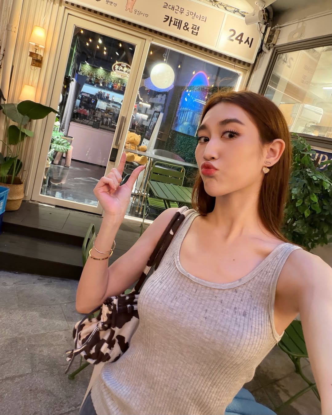 เบส - รักษ์วนีย์ คำสิงห์