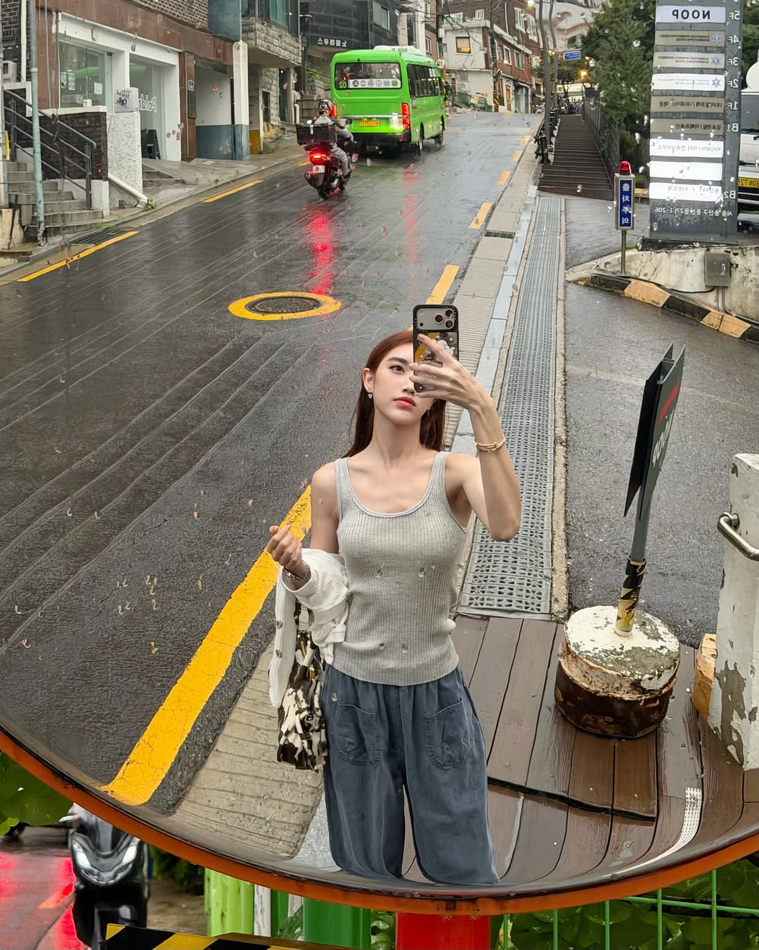 เบส - รักษ์วนีย์ คำสิงห์