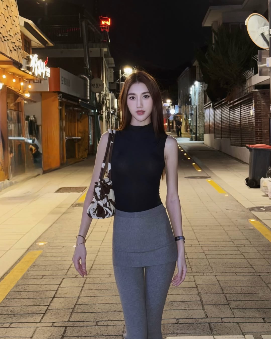 เบส - รักษ์วนีย์ คำสิงห์
