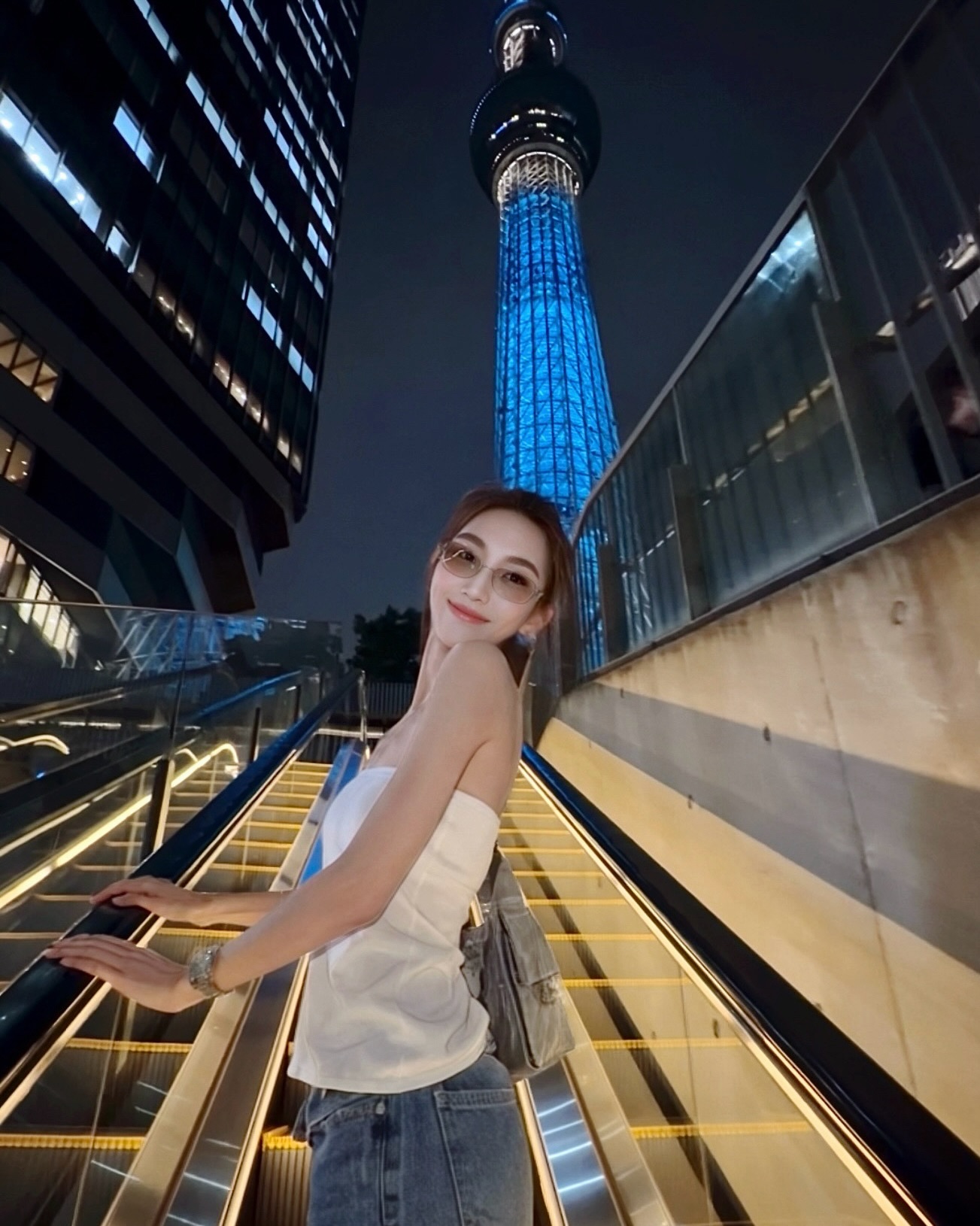 เบส - รักษ์วนีย์ คำสิงห์