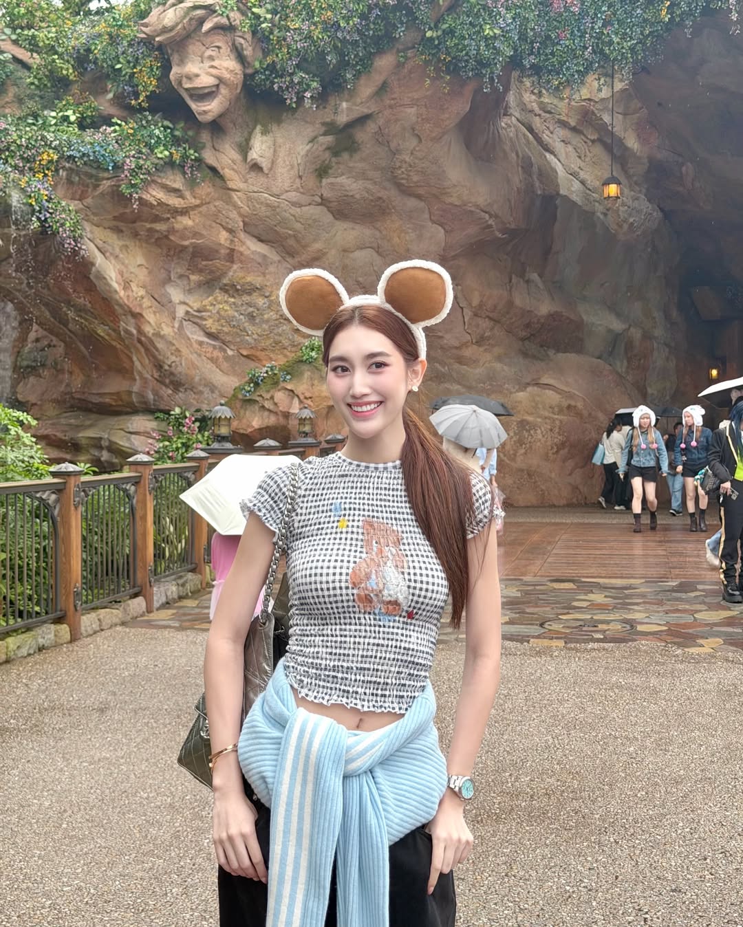 เบส - รักษ์วนีย์ คำสิงห์