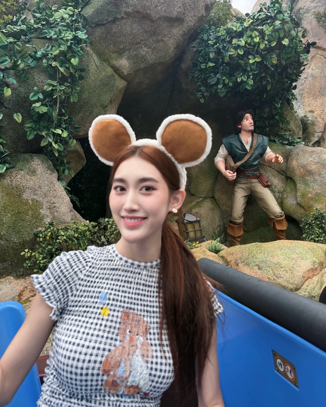 เบส - รักษ์วนีย์ คำสิงห์