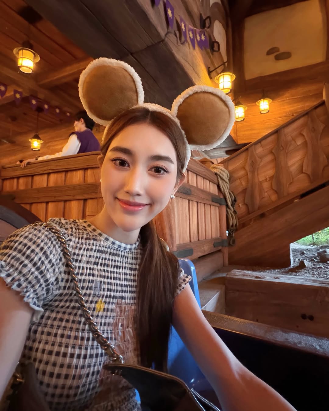 เบส - รักษ์วนีย์ คำสิงห์