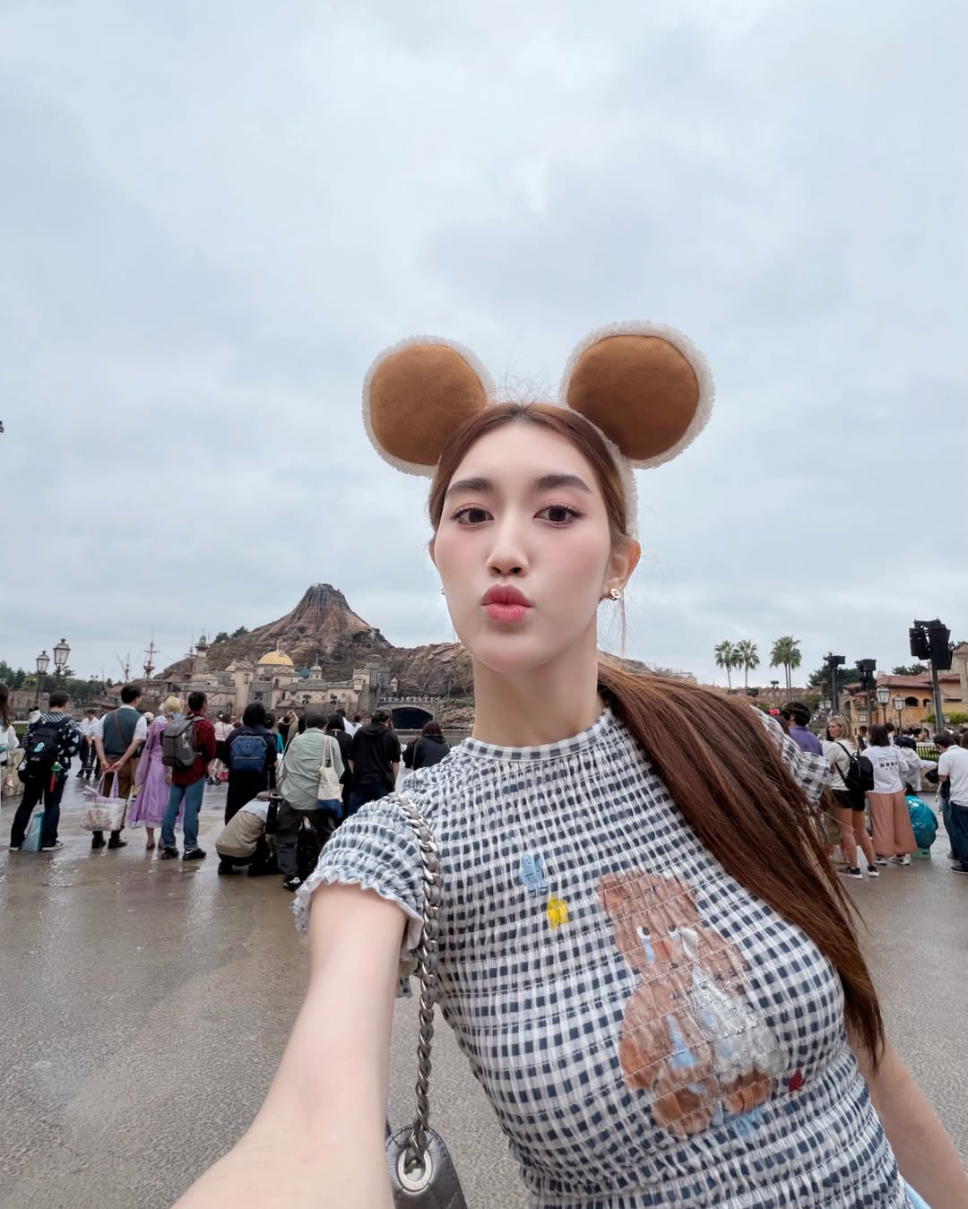 เบส - รักษ์วนีย์ คำสิงห์