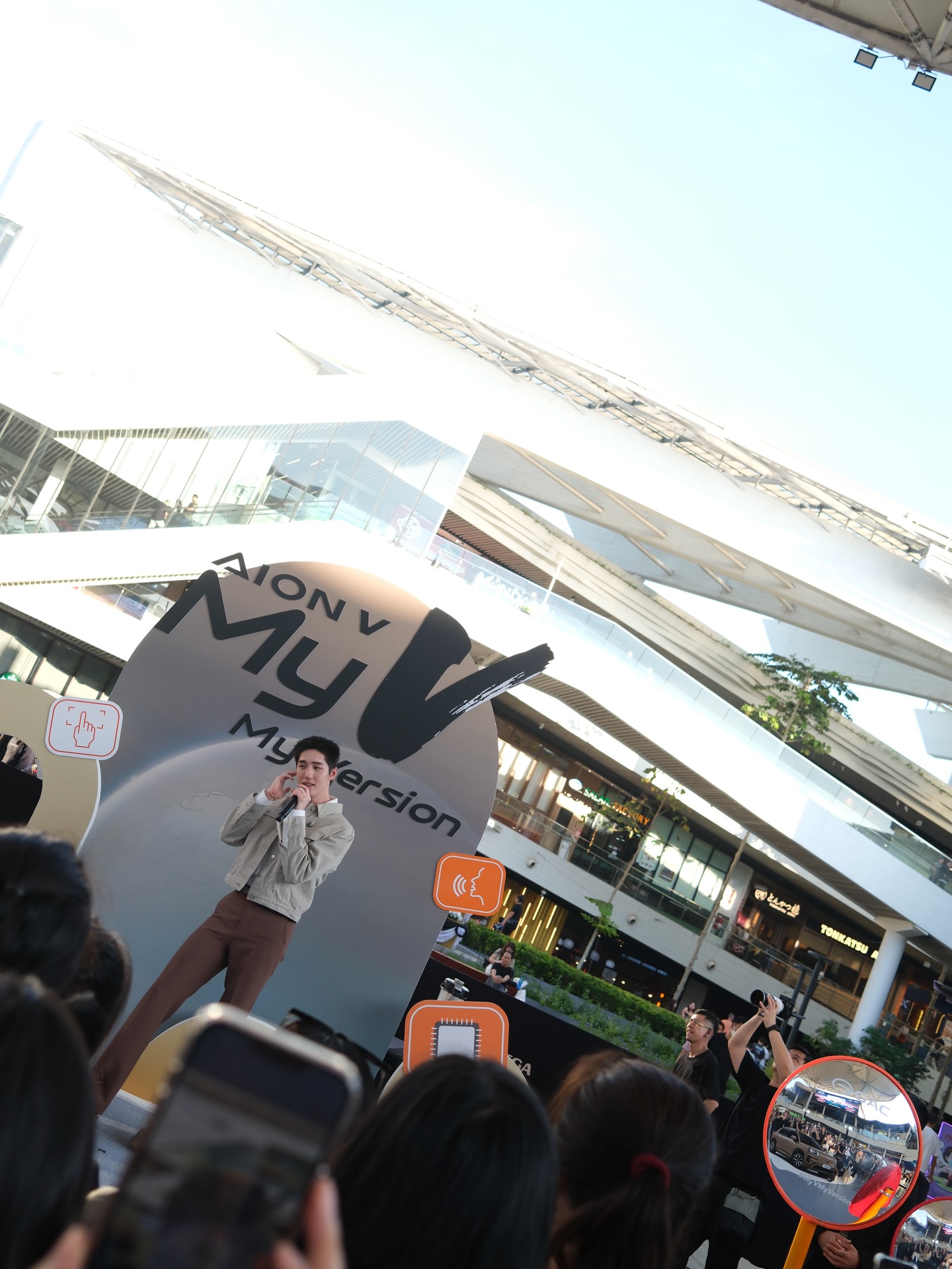 ต่อ - ธนภพ ลีรัตนขจร