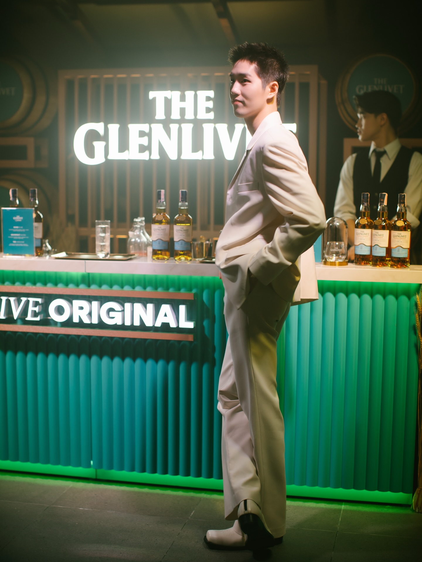 ต่อ - ธนภพ ลีรัตนขจร