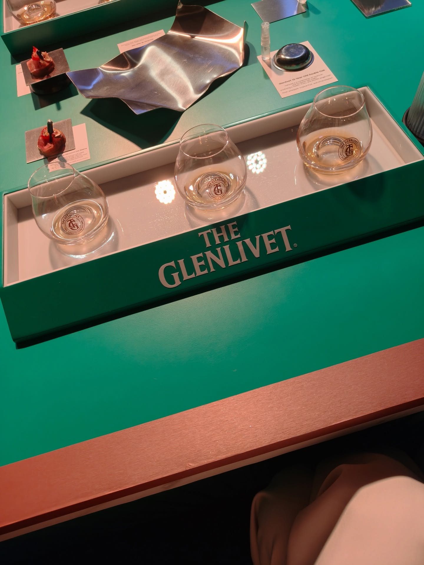 ต่อ - ธนภพ ลีรัตนขจร