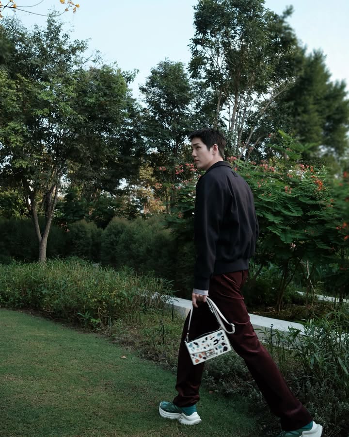 ต่อ - ธนภพ ลีรัตนขจร