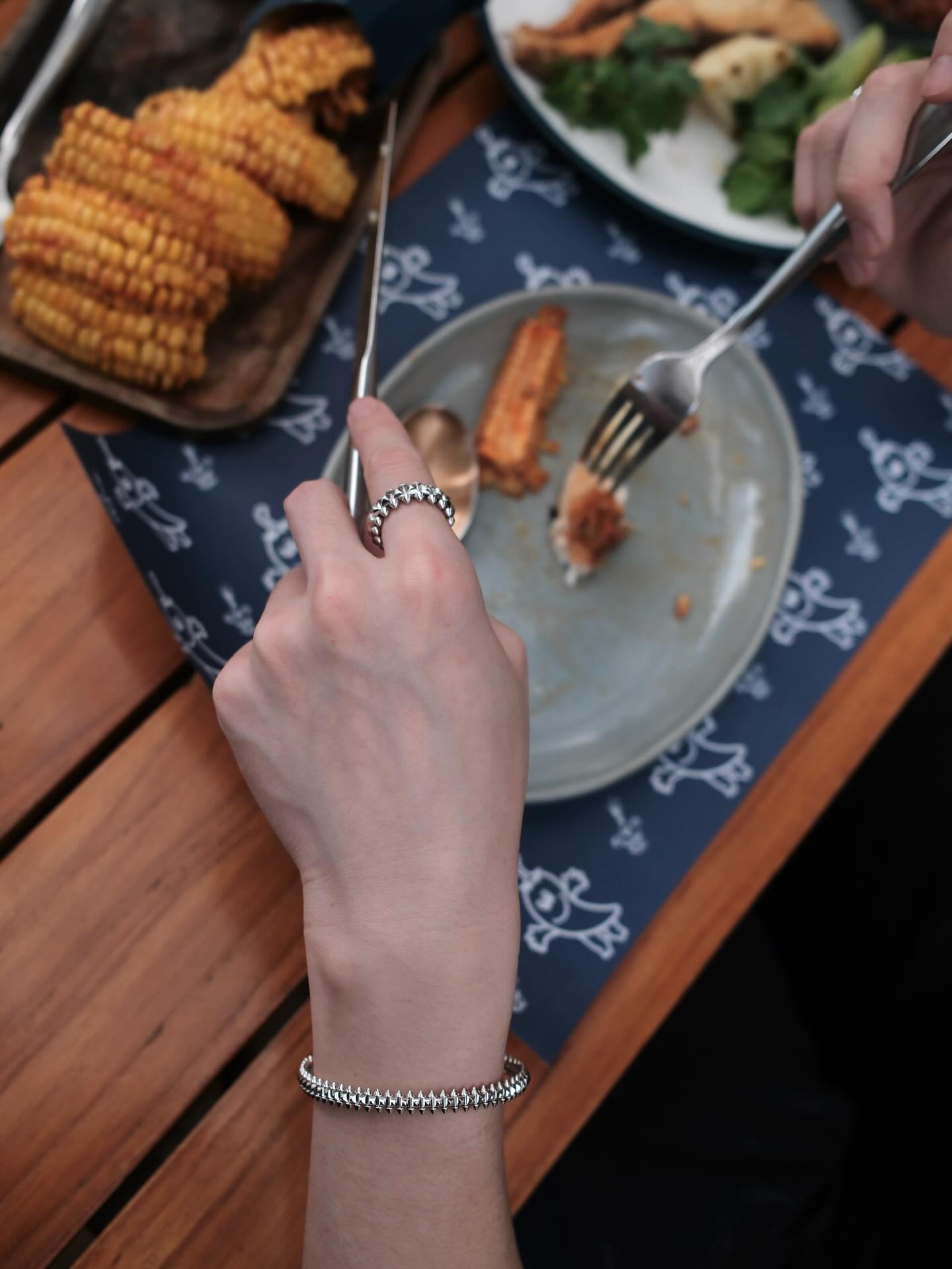 ต่อ - ธนภพ ลีรัตนขจร