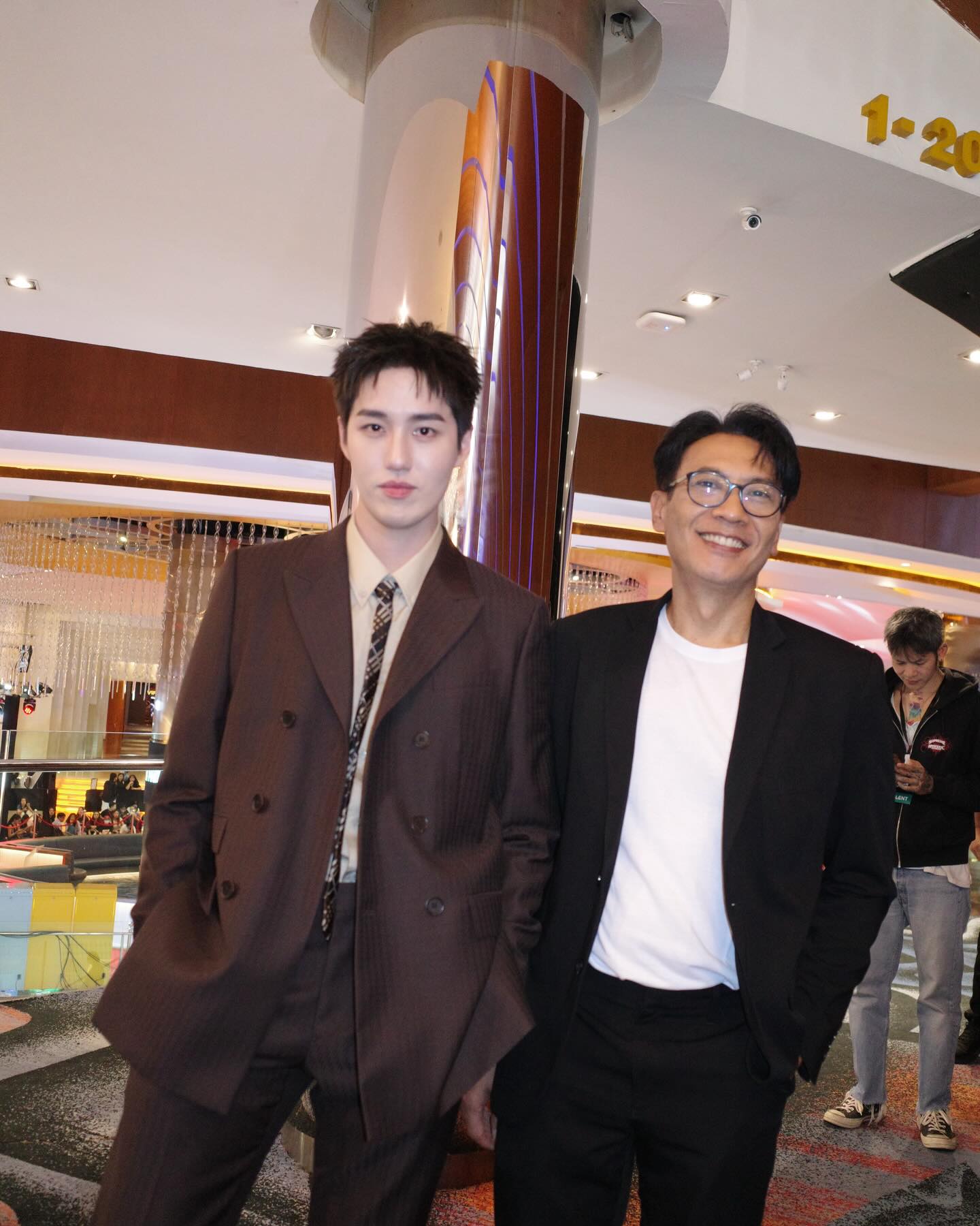 ต่อ - ธนภพ ลีรัตนขจร