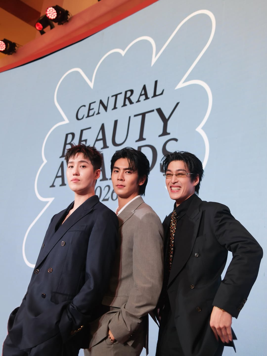 ต่อ - ธนภพ ลีรัตนขจร