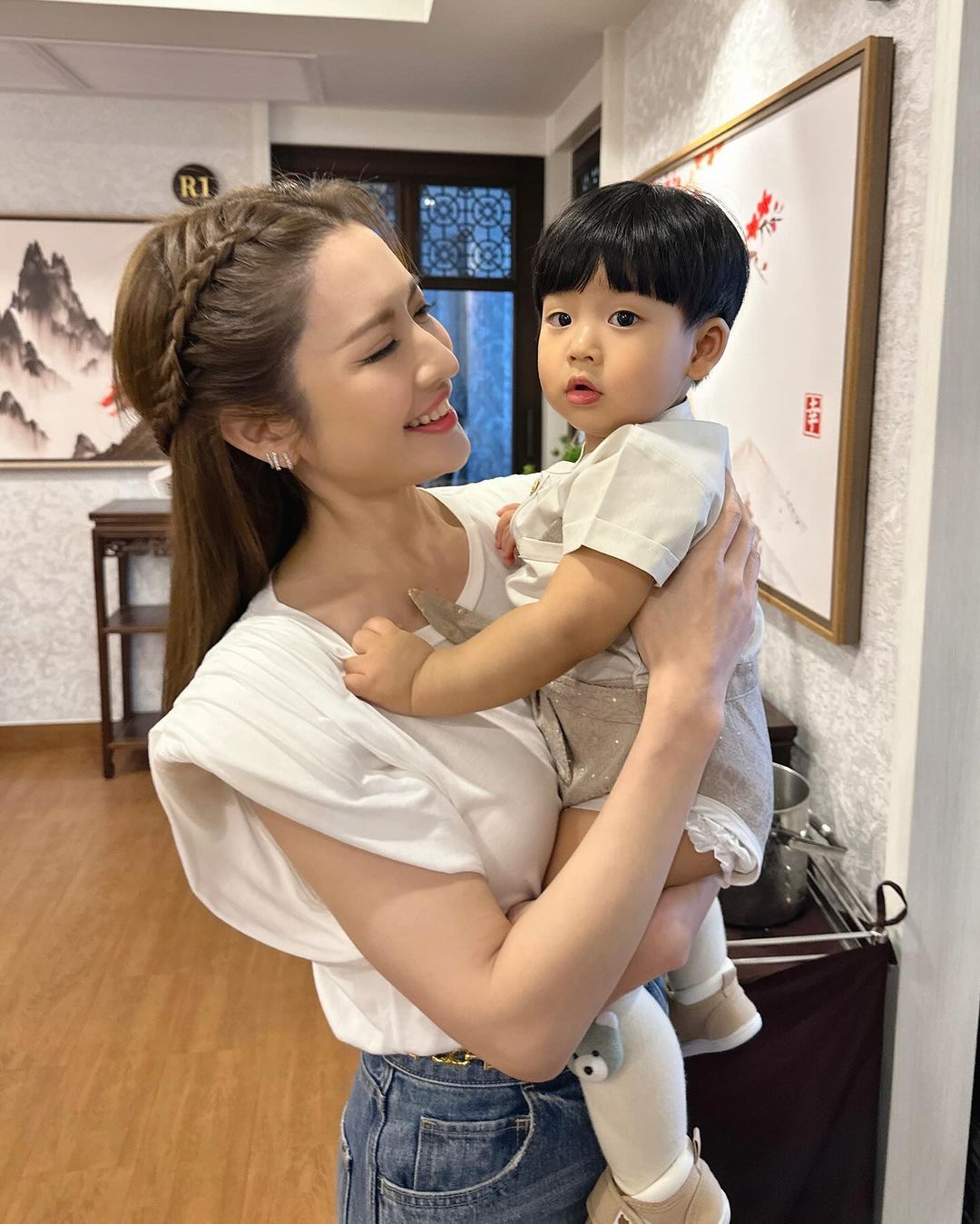 จุ๋ย - วรัทยา นิลคูหา