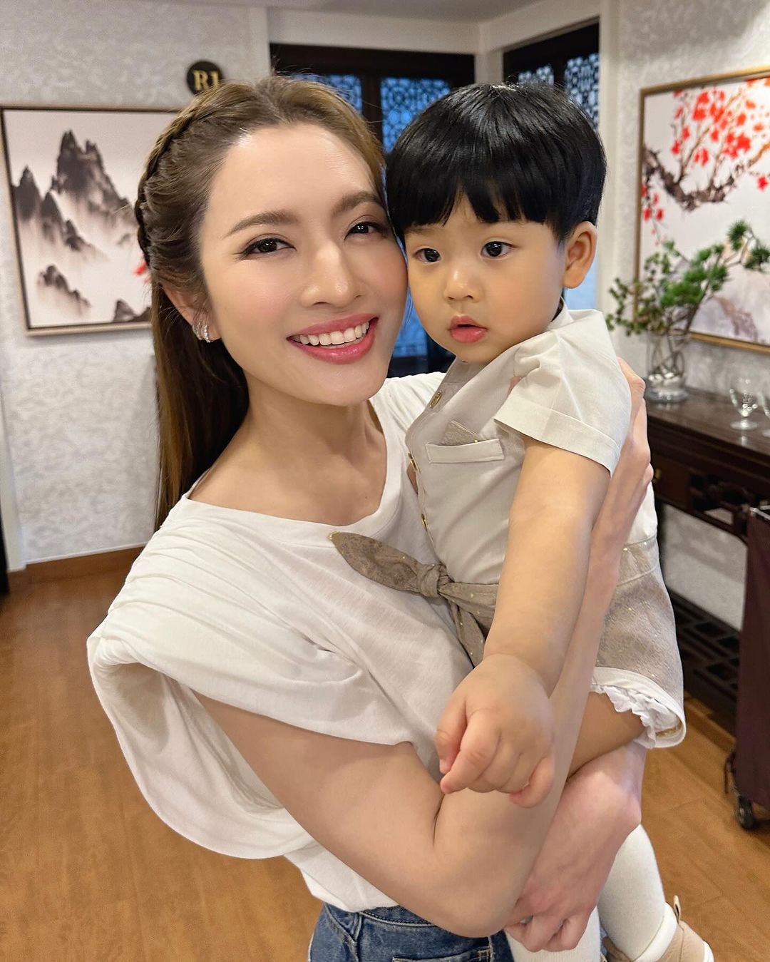 จุ๋ย - วรัทยา นิลคูหา