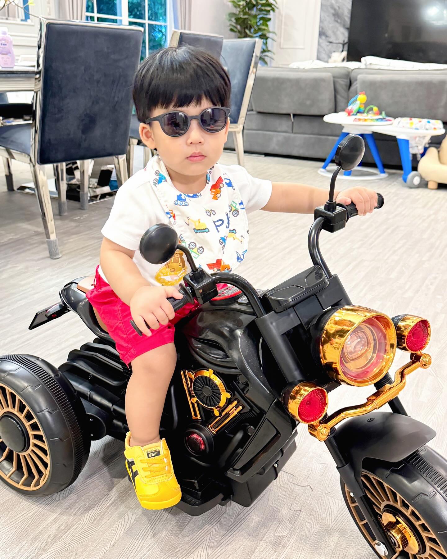 จุ๋ย - วรัทยา นิลคูหา