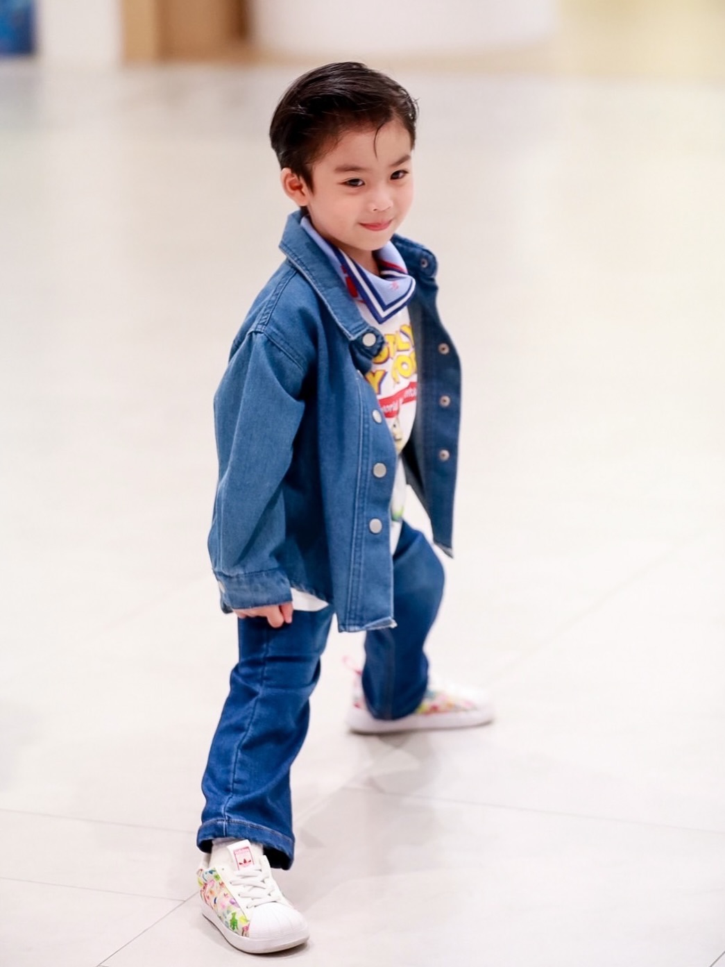 จุ๋ย - วรัทยา นิลคูหา