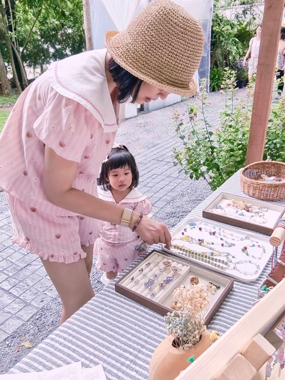 จุ๋ย - วรัทยา นิลคูหา