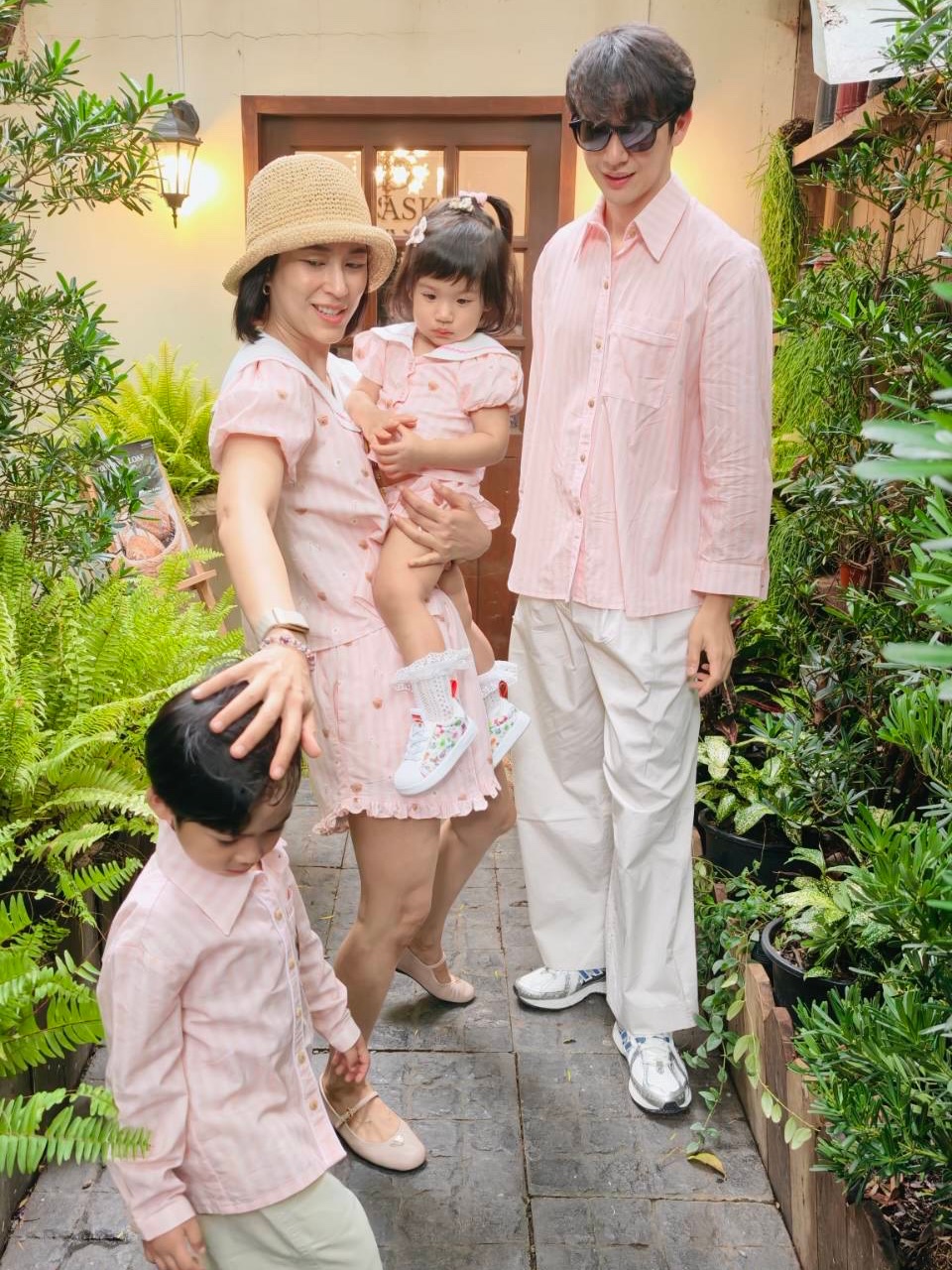 จุ๋ย - วรัทยา นิลคูหา