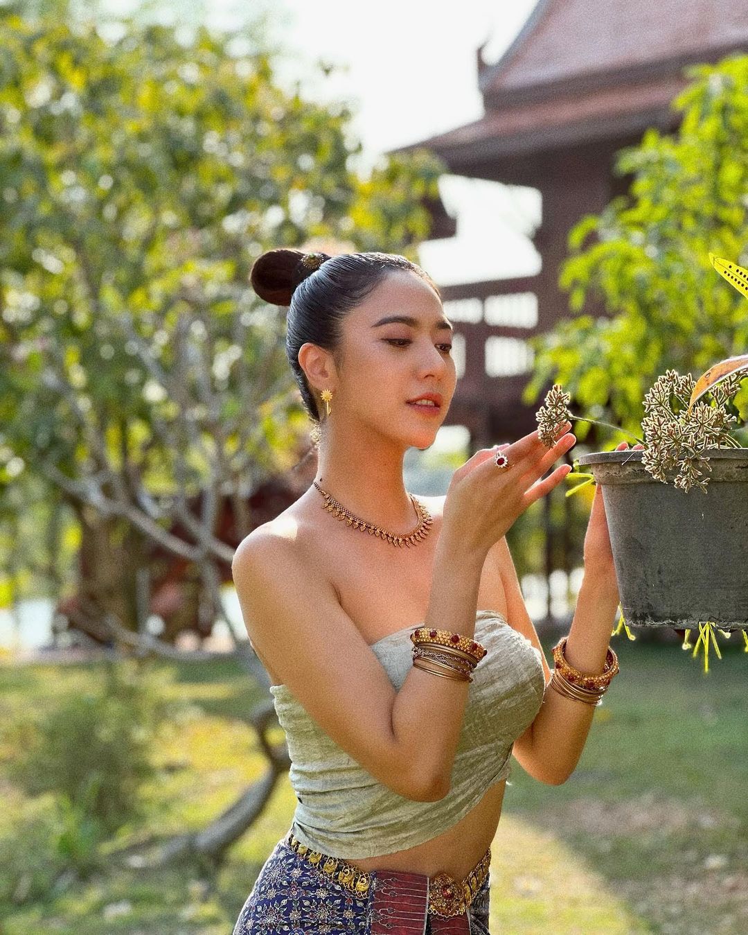 น้ำหวาน - รักษ์ณภัค วงศ์ธนทัศน์