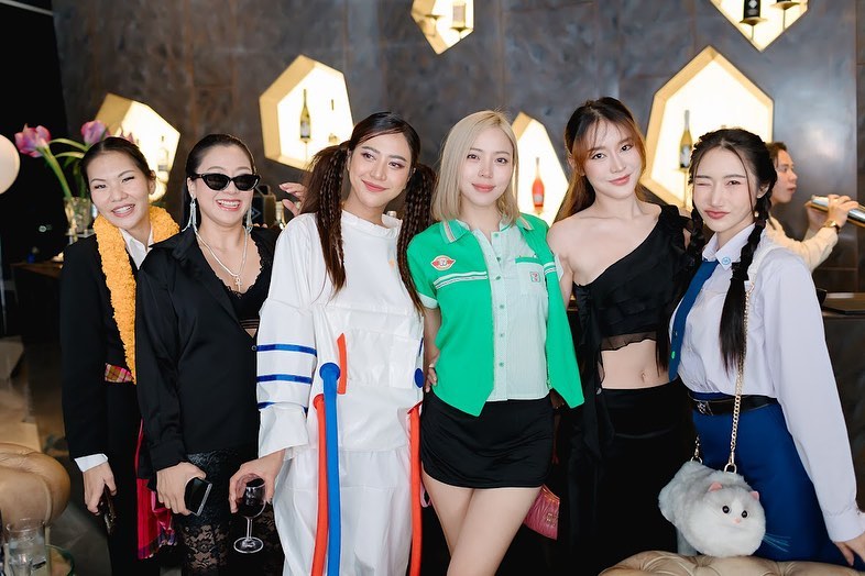 น้ำหวาน - รักษ์ณภัค วงศ์ธนทัศน์