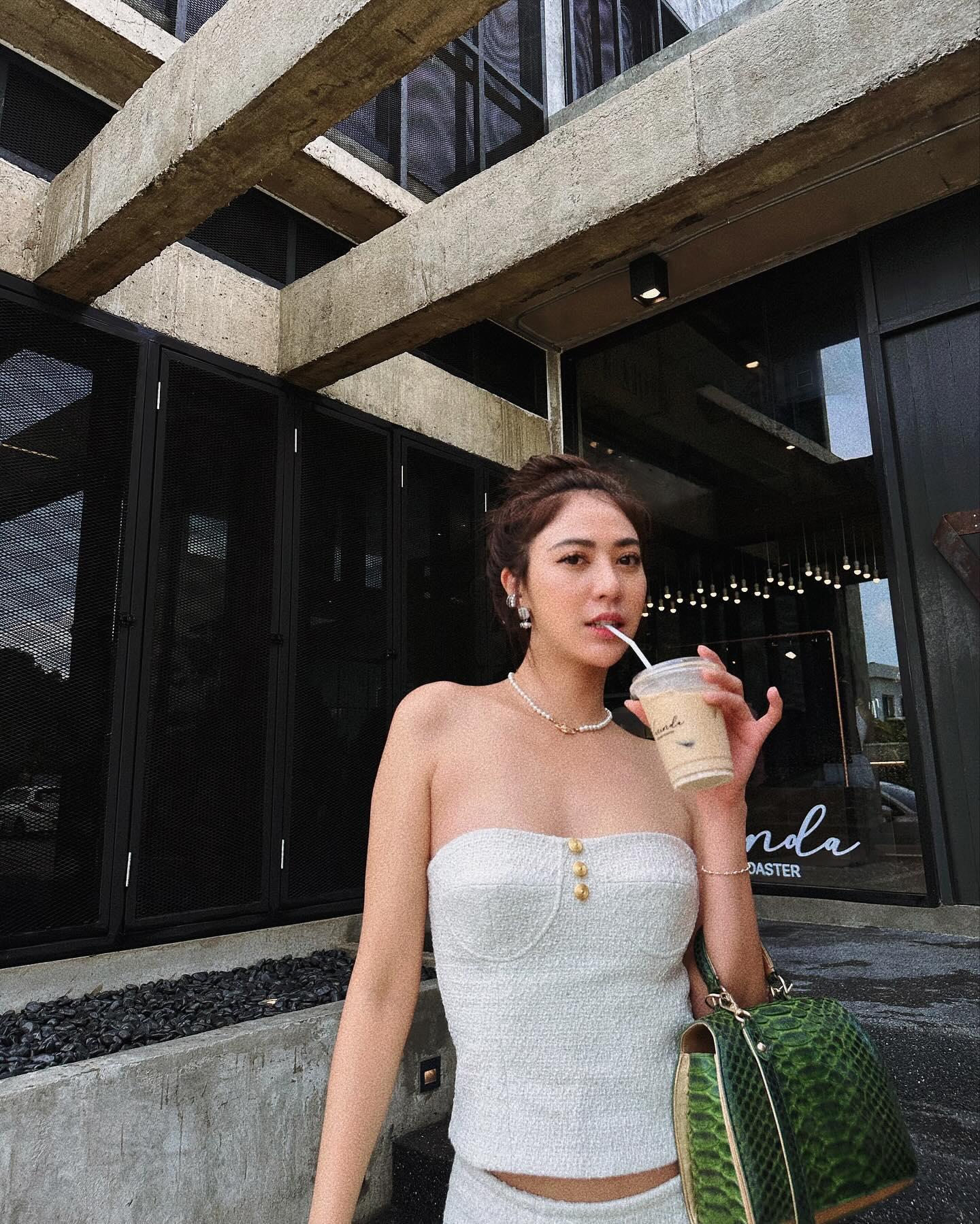 น้ำหวาน - รักษ์ณภัค วงศ์ธนทัศน์