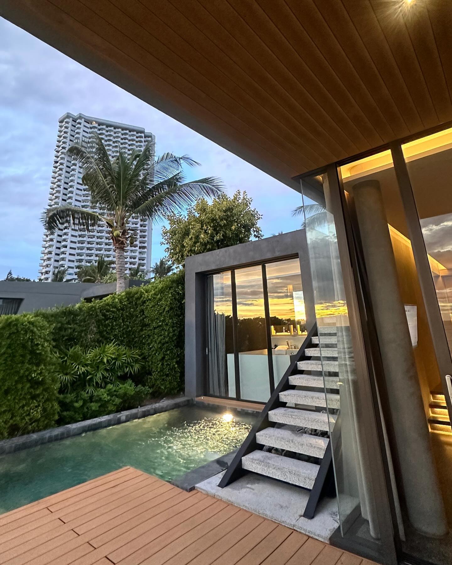 น้ำหวาน - รักษ์ณภัค วงศ์ธนทัศน์