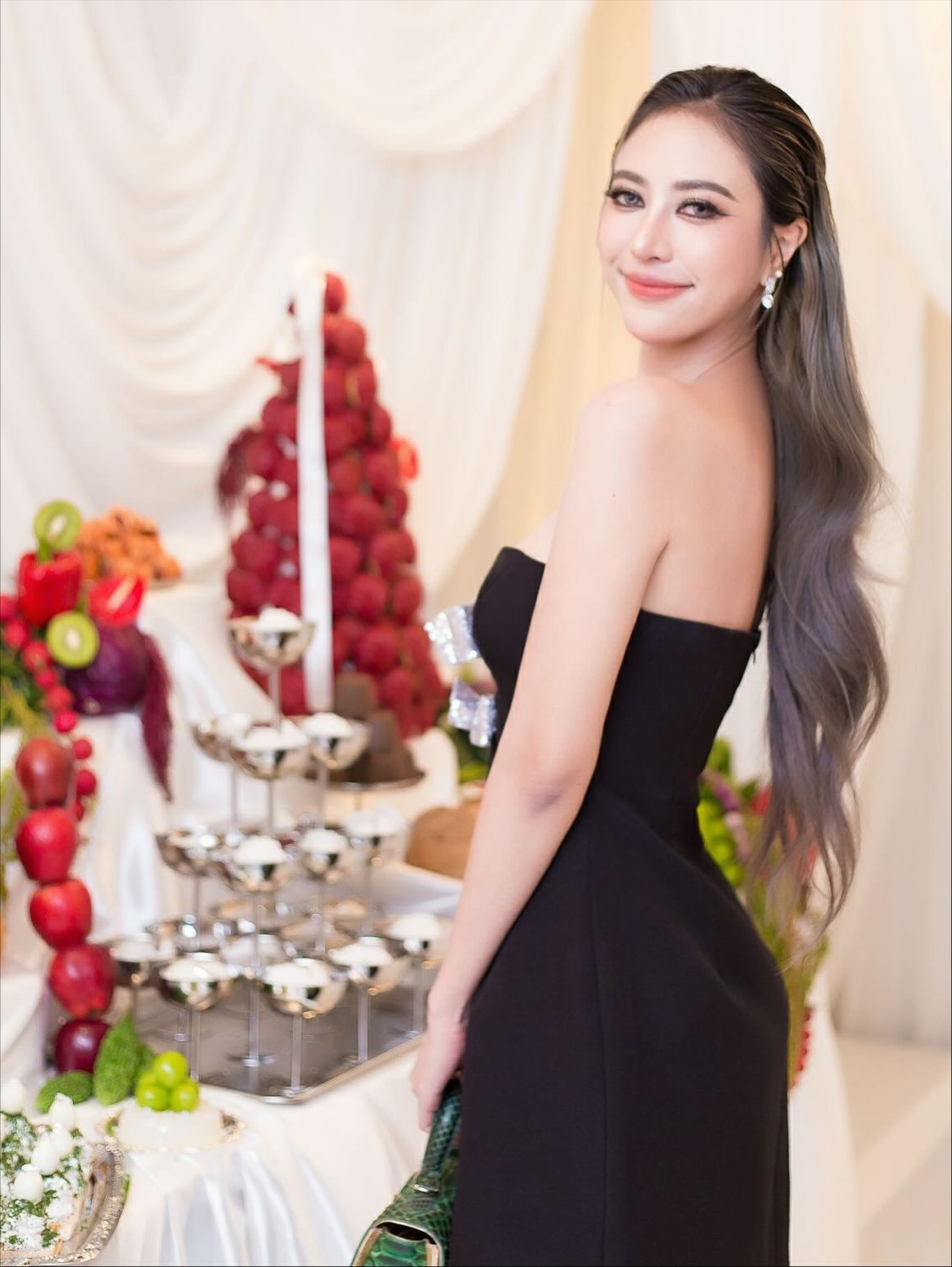 น้ำหวาน - รักษ์ณภัค วงศ์ธนทัศน์