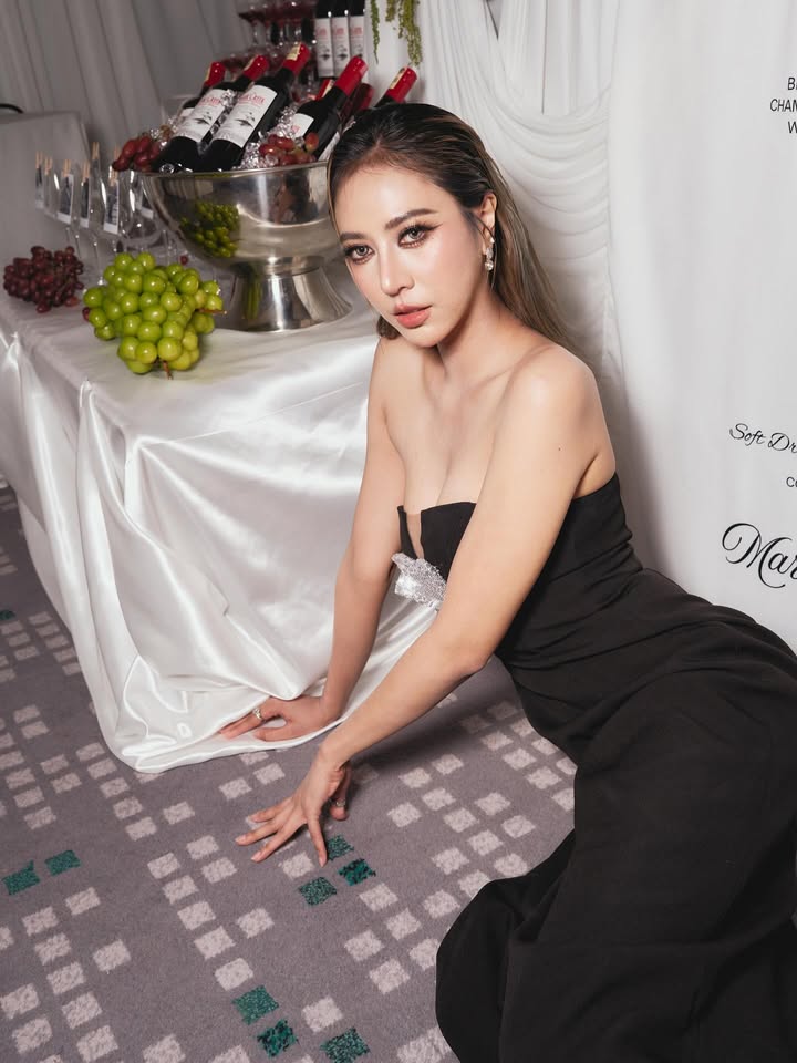 น้ำหวาน - รักษ์ณภัค วงศ์ธนทัศน์