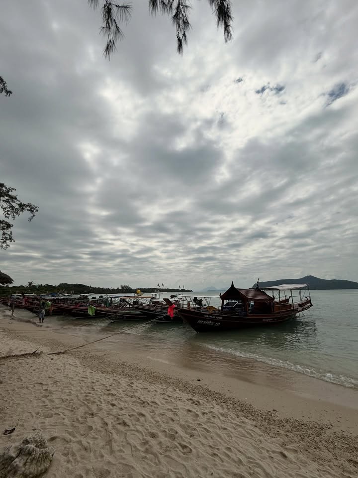 น้ำหวาน - รักษ์ณภัค วงศ์ธนทัศน์