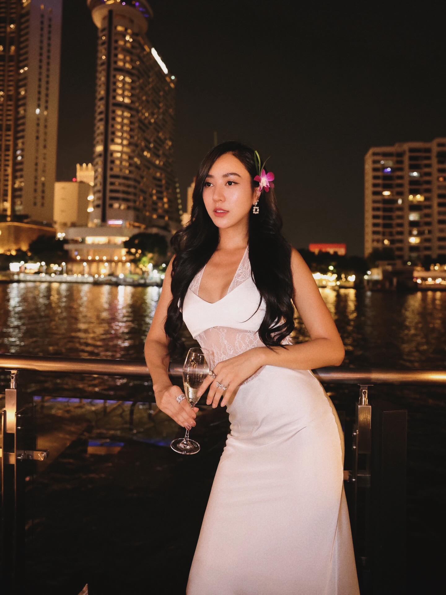 น้ำหวาน - รักษ์ณภัค วงศ์ธนทัศน์