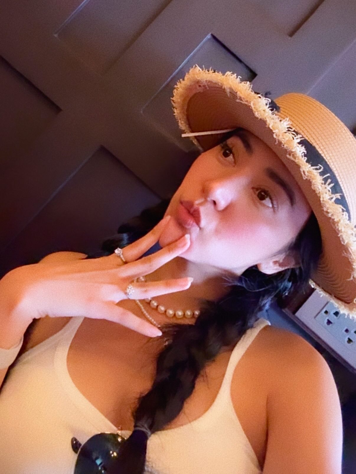 น้ำหวาน - รักษ์ณภัค วงศ์ธนทัศน์
