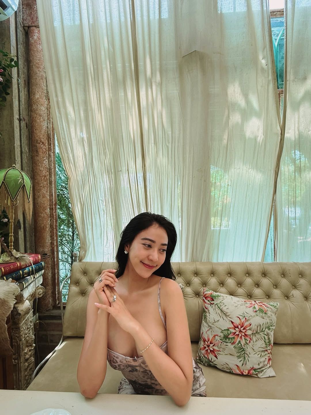 น้ำหวาน - รักษ์ณภัค วงศ์ธนทัศน์