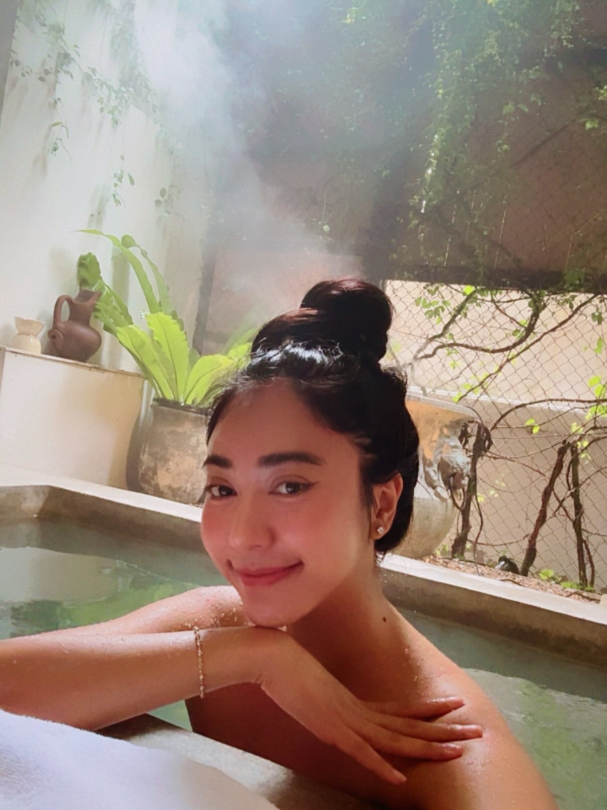 น้ำหวาน - รักษ์ณภัค วงศ์ธนทัศน์