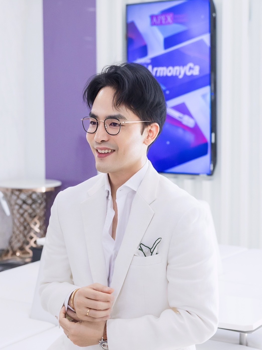 ท็อป - ณัฐเศรษฐ์ พูนทรัพย์มณี