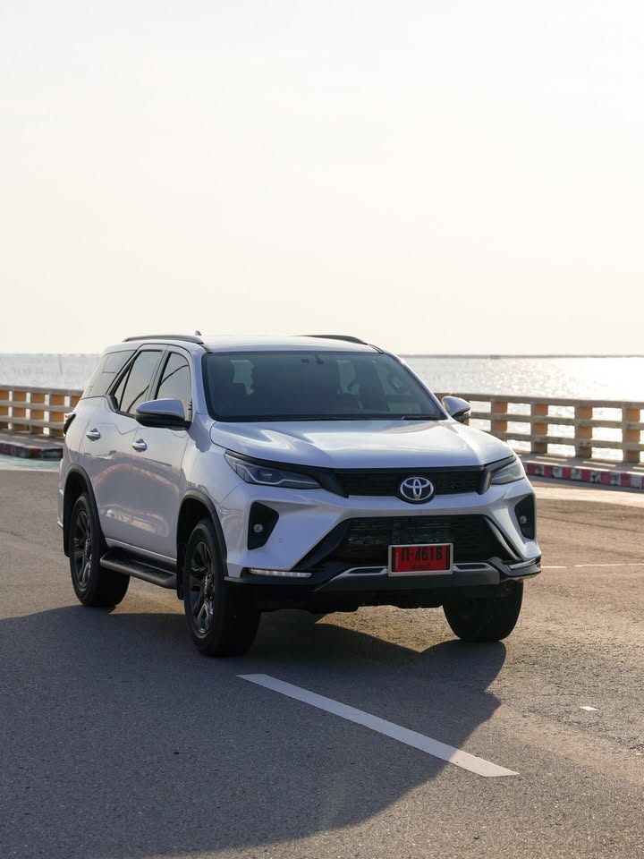 อเล็กซ์ เรนเดลล์