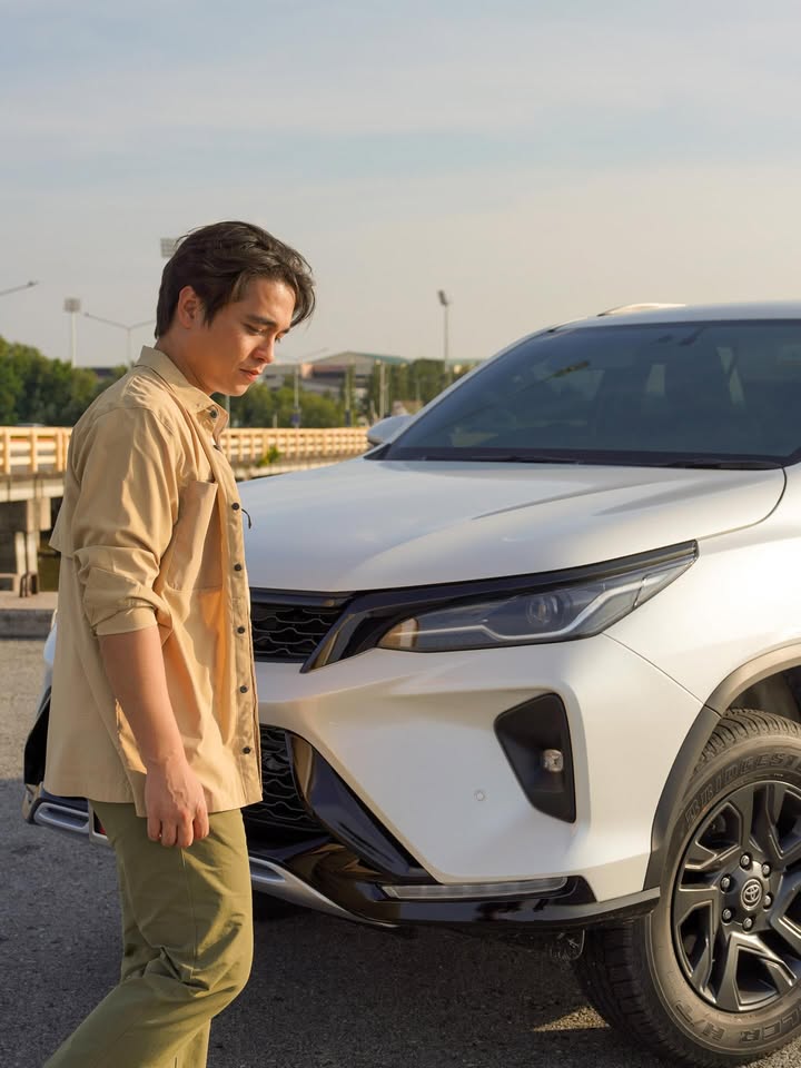 อเล็กซ์ เรนเดลล์