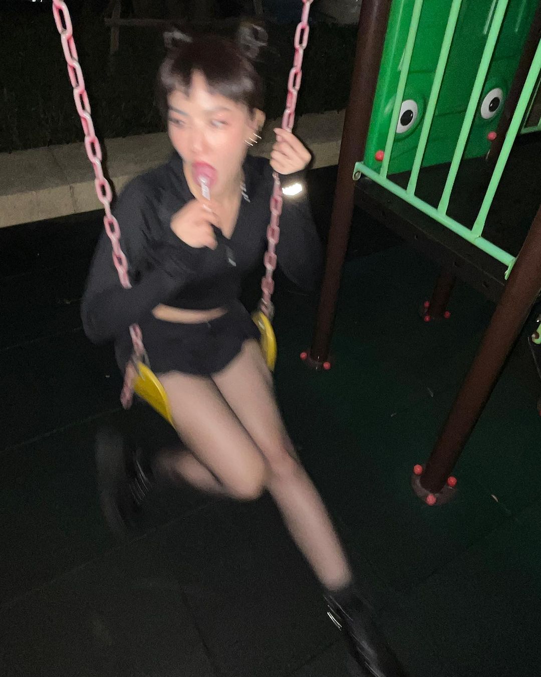 มิ้น - มิณฑิตา วัฒนกุล