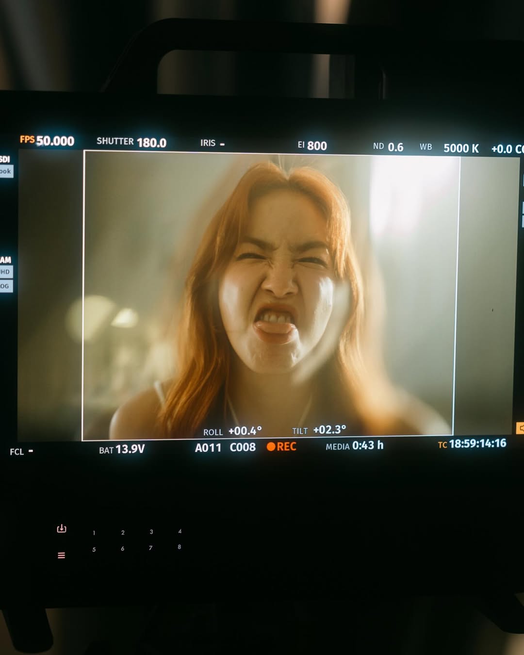 มิ้น - มิณฑิตา วัฒนกุล