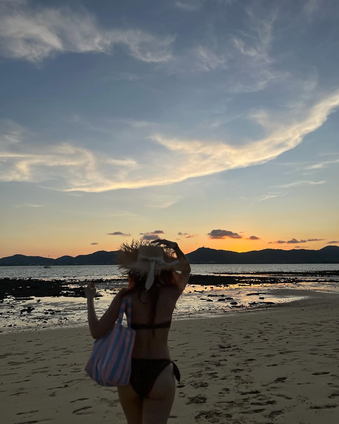มิ้น - มิณฑิตา วัฒนกุล
