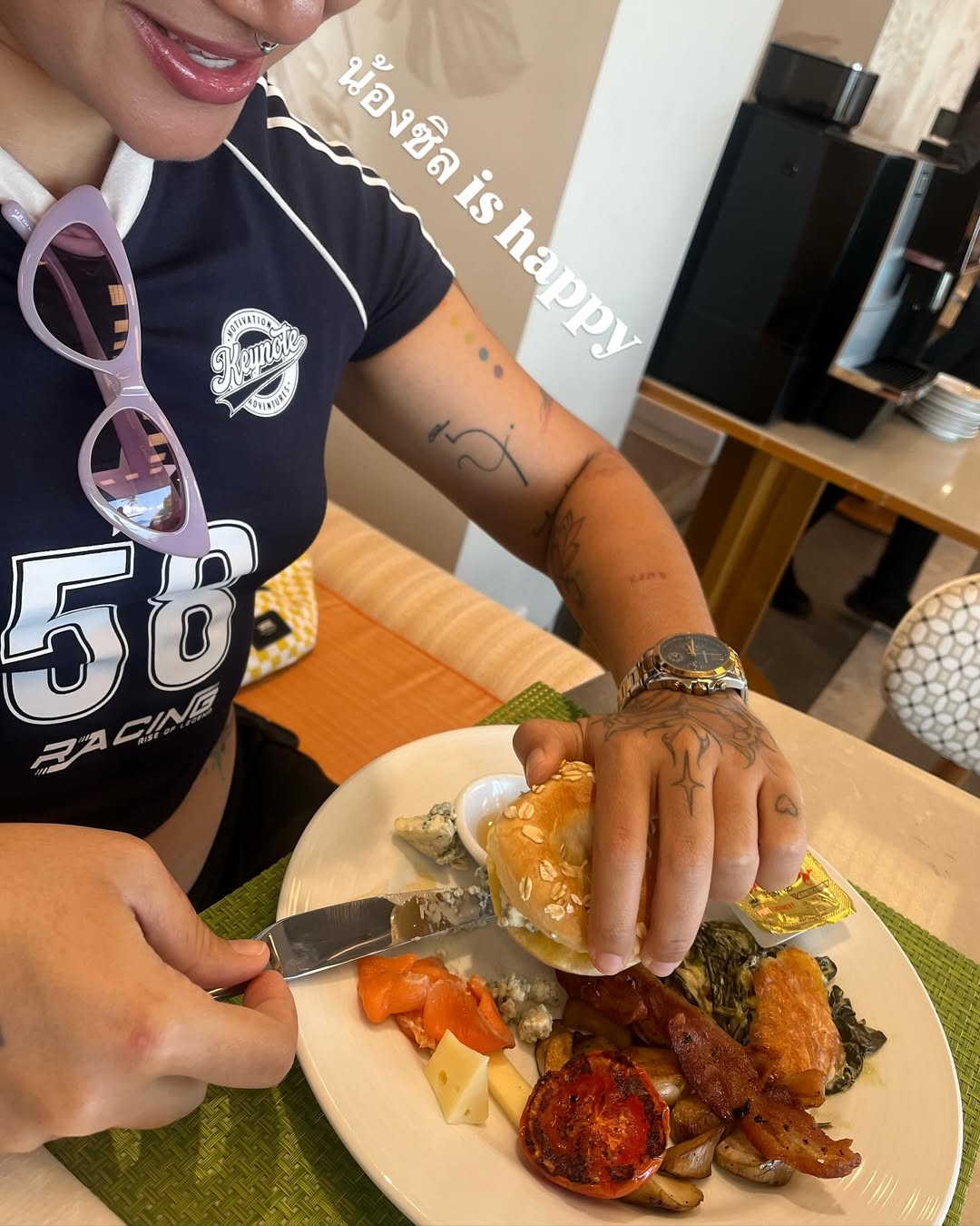 มิ้น - มิณฑิตา วัฒนกุล