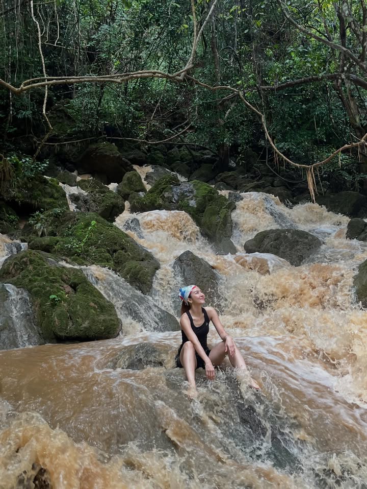 มิ้น - มิณฑิตา วัฒนกุล