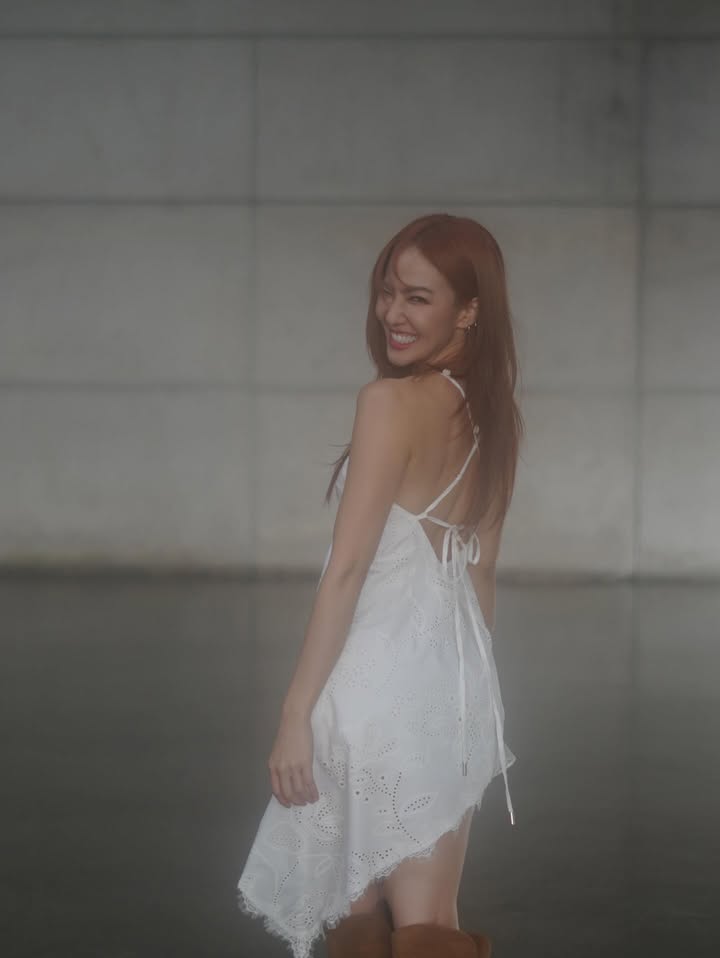 มิ้น - มิณฑิตา วัฒนกุล