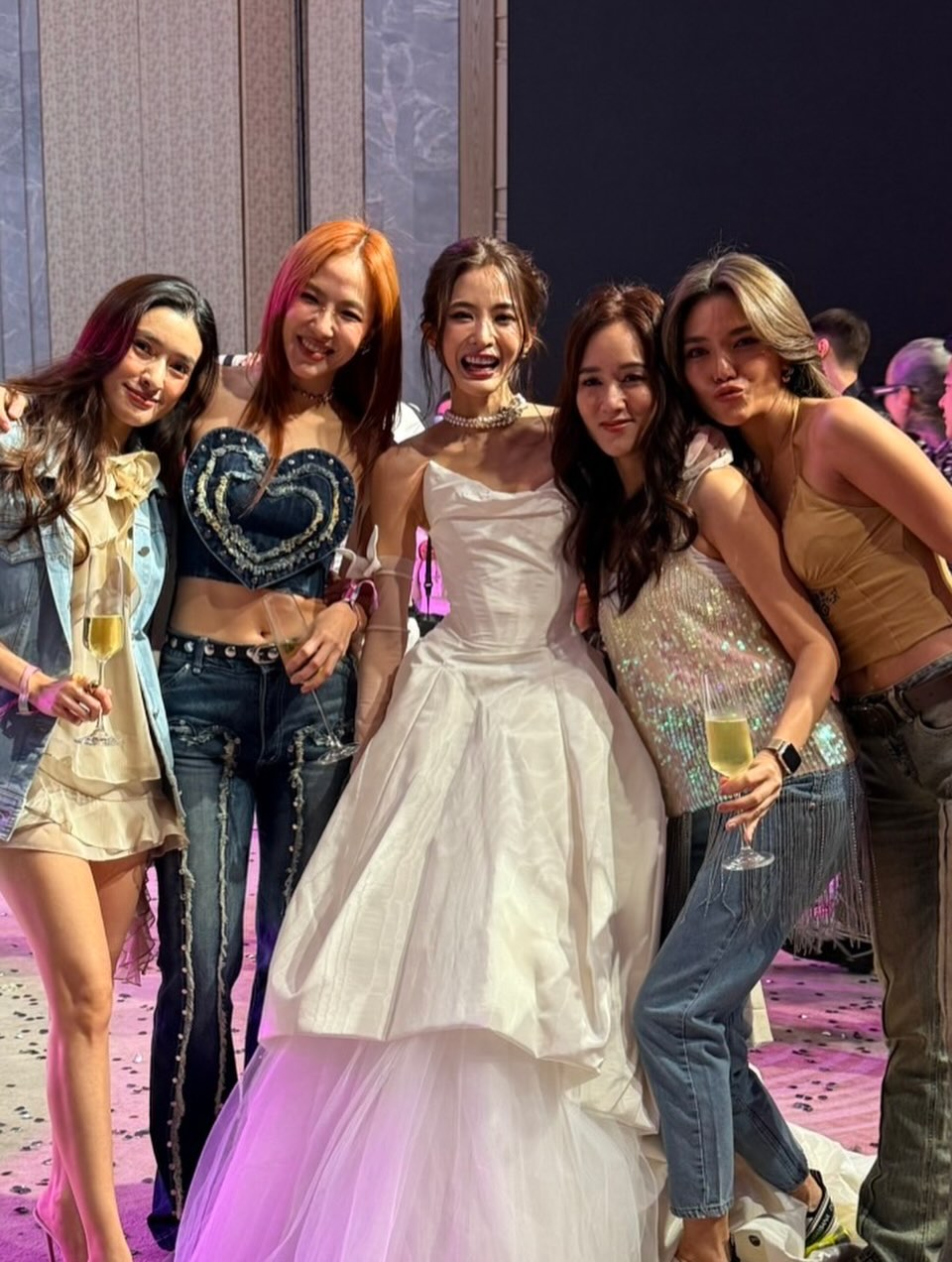 มิ้น - มิณฑิตา วัฒนกุล