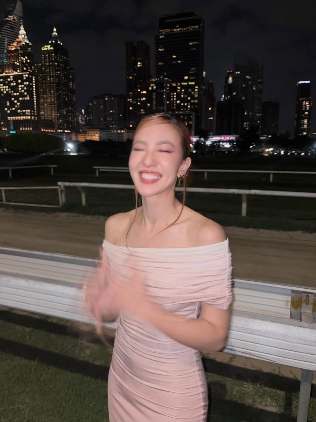 มิ้น - มิณฑิตา วัฒนกุล