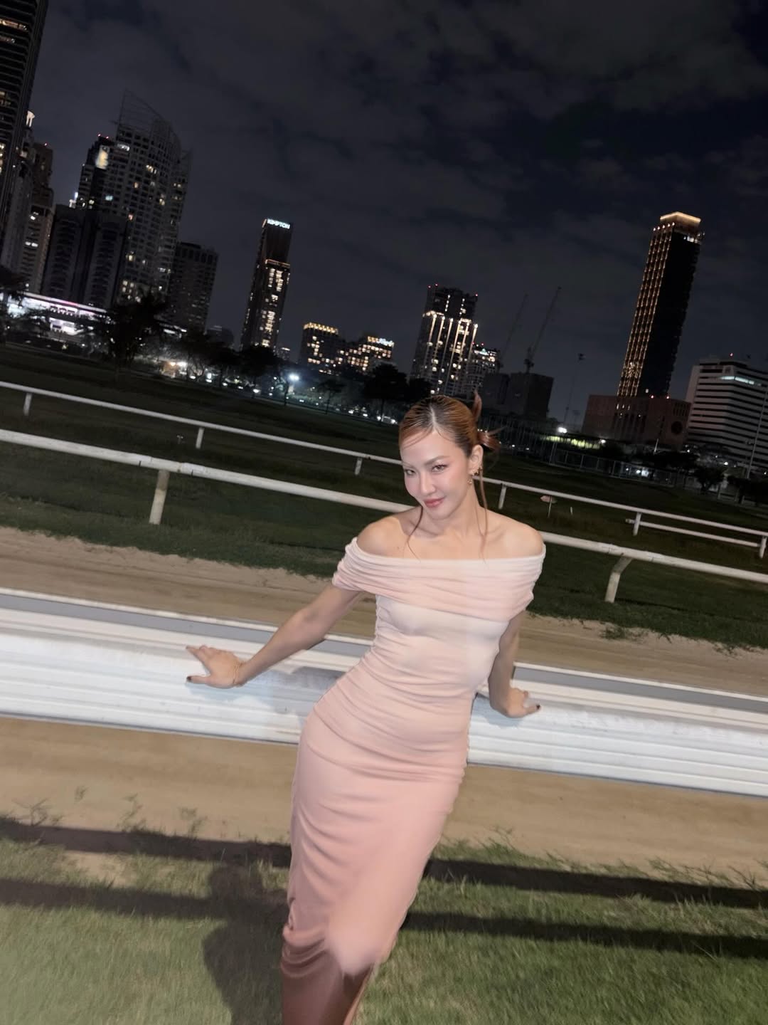 มิ้น - มิณฑิตา วัฒนกุล